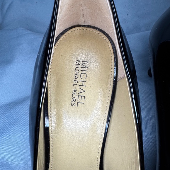 Michael Kors Black Patent Leather Pointed Toe Pumps – Size 7M - Picture 5 of 8